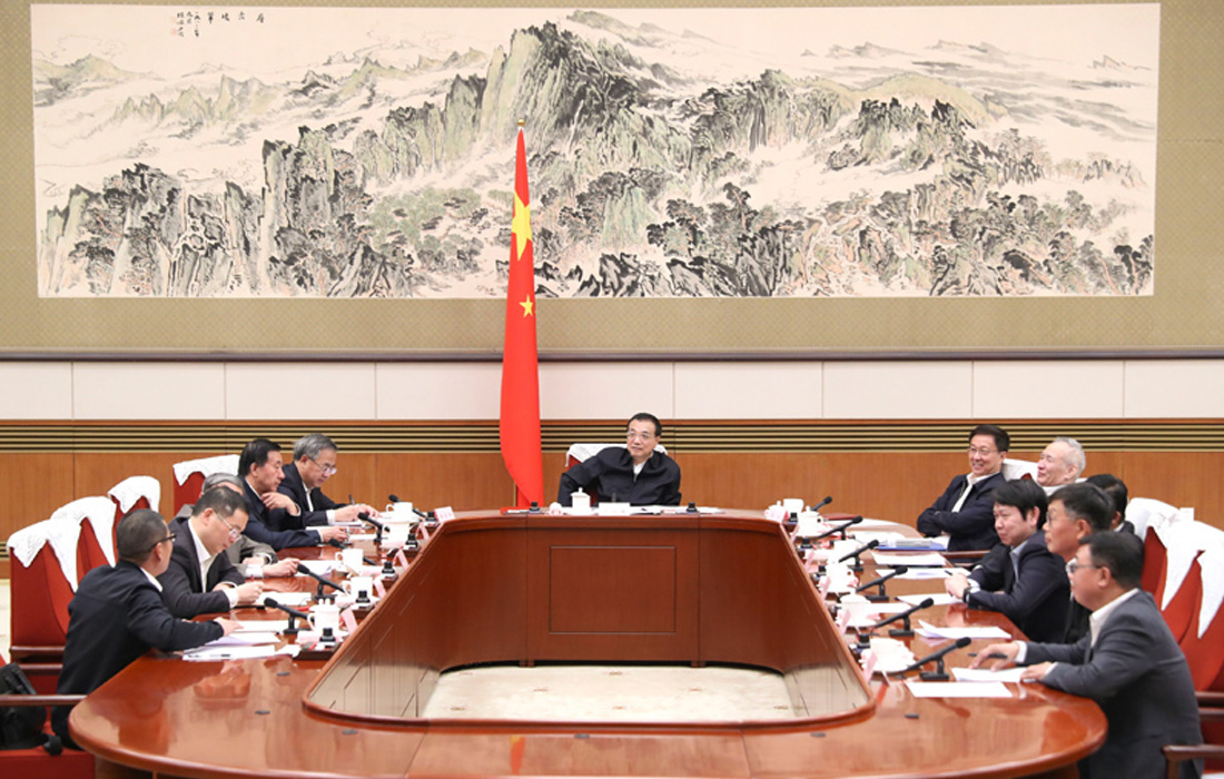 2019年11月12日，必赢亚洲股份董事长温志芬等企业家代表出席经济局势专家和企业家座谈会并讲话。